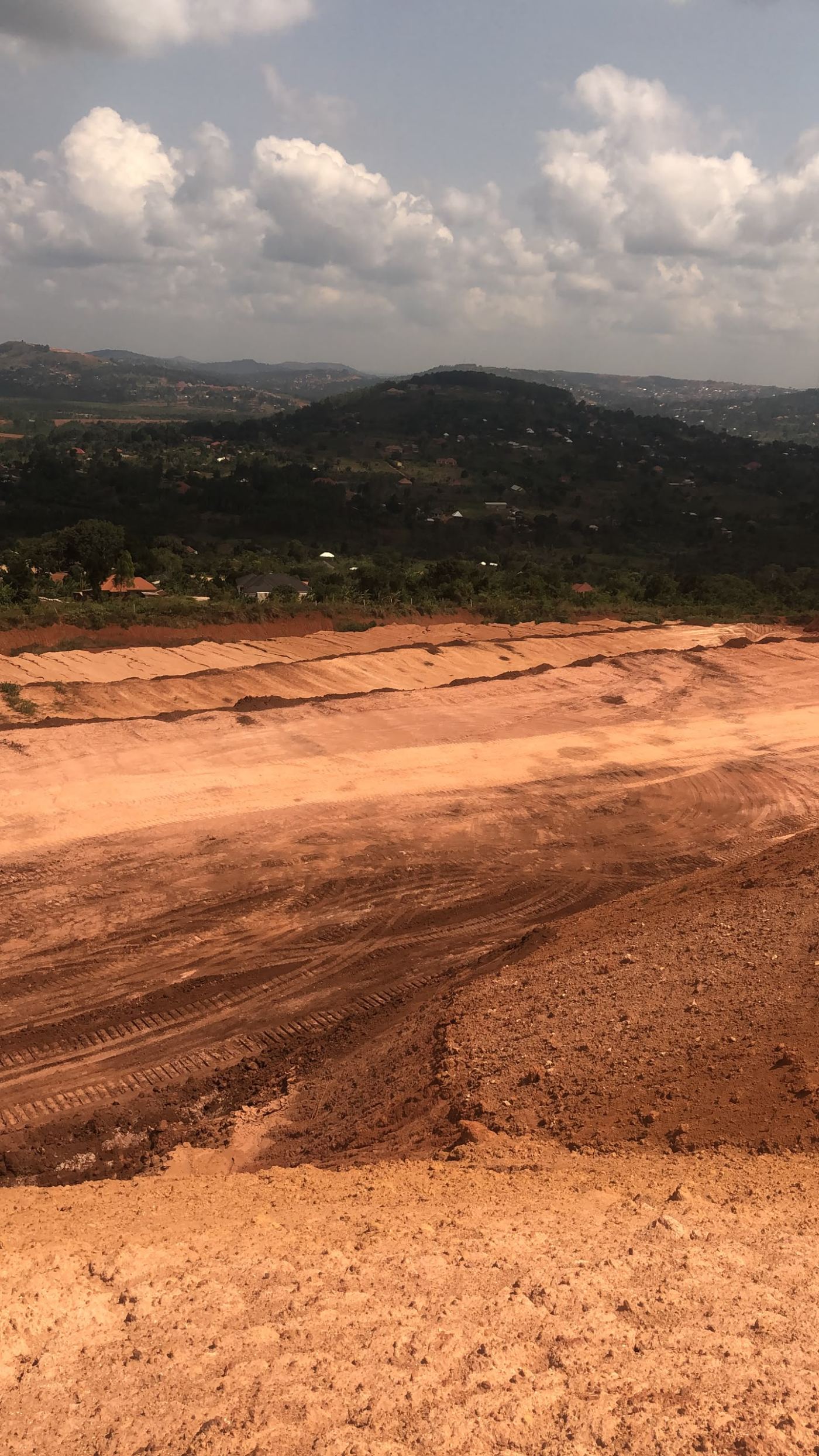 40 Acres of Leveled Private Mailo, 3km from the Lungala Interchange – Katende — photo 2