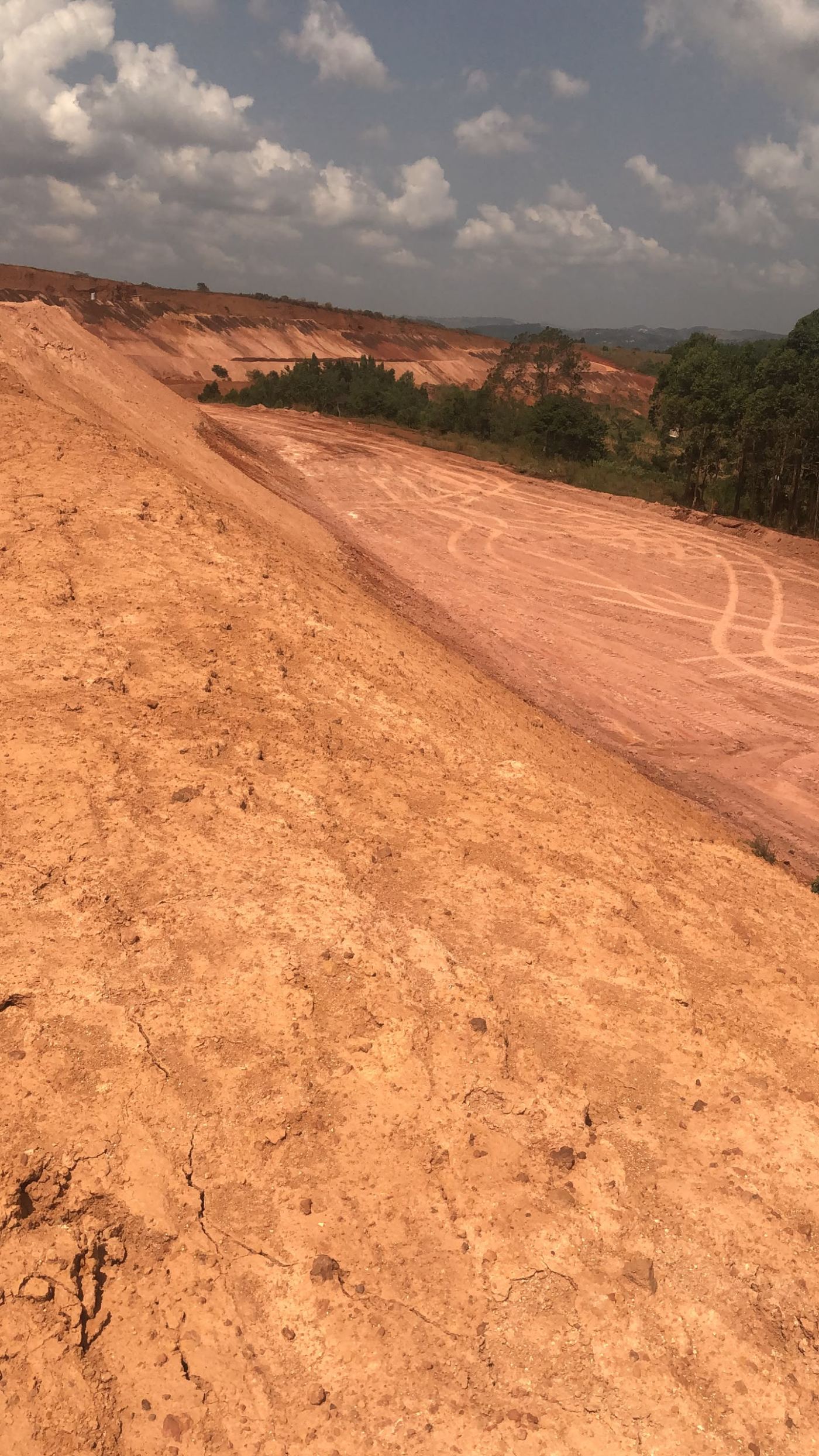 40 Acres of Leveled Private Mailo, 3km from the Lungala Interchange – Katende — photo 3