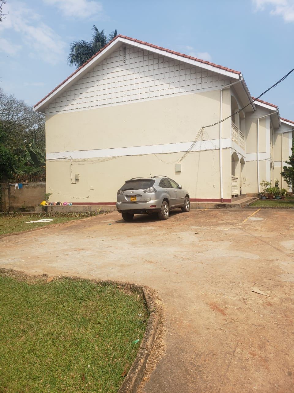 Two 6-Bedroom Mansions on Private Mailo – Luzira| UGX 1.3 Billion ugx — photo 3