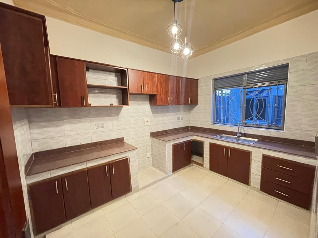 4-Bedroom Home with Boys' Quarters – Kitende Sekiwunga | UGX 380,000,000 (Negotiable) — photo 3