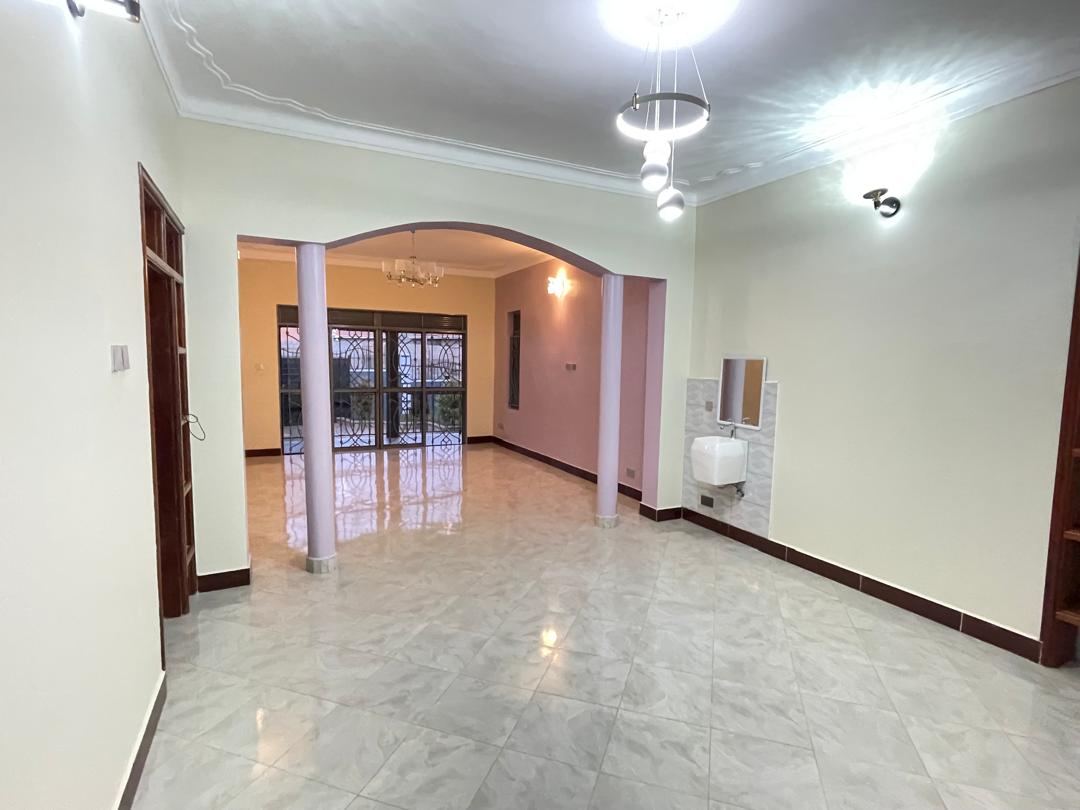 4-Bedroom Home with Boys' Quarters – Kitende Sekiwunga | UGX 380,000,000 (Negotiable) — photo 6