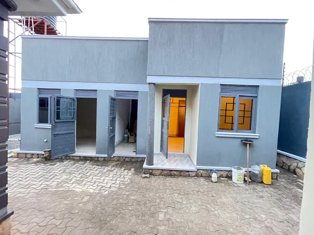 4-Bedroom Home with Boys' Quarters – Kitende Sekiwunga | UGX 380,000,000 (Negotiable) — photo 8