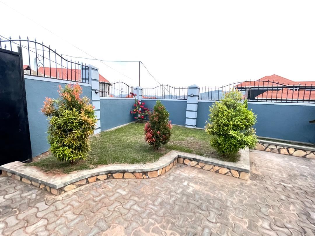 4-Bedroom Home with Boys' Quarters – Kitende Sekiwunga | UGX 380,000,000 (Negotiable) — photo 10