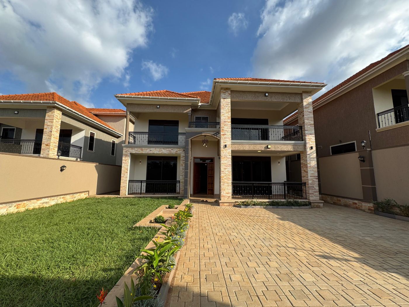 Two Elegant 6-Bedroom Houses for Sale in Seta–Magere near Buwate and Kira – UGX 950 Million each — photo 1