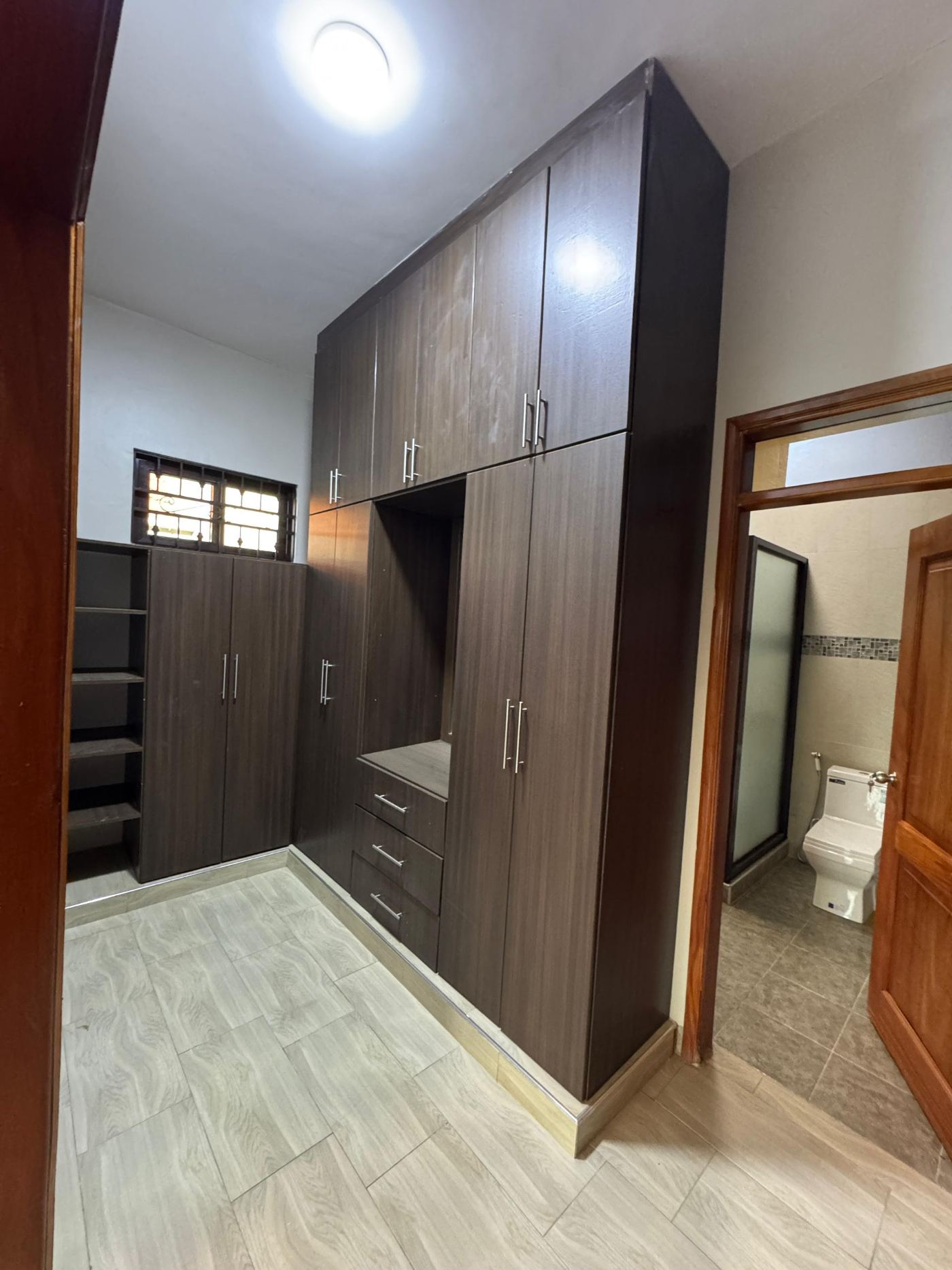 Two Elegant 6-Bedroom Houses for Sale in Seta–Magere near Buwate and Kira – UGX 950 Million each — photo 9
