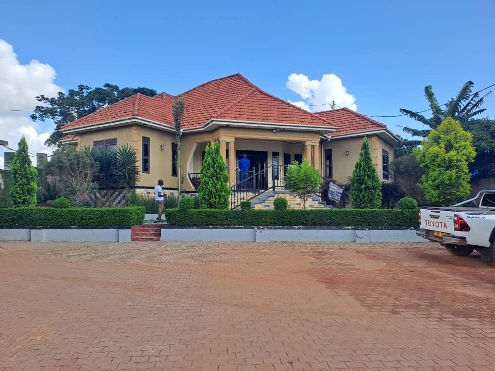 4-Bedroom Home on 30 Decimals – Kitukutwe, Kira | UGX 600,000,000 — photo 1